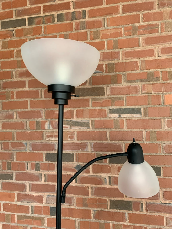 BLACK FLOOR LAMP W/WHITE SHADES AND ADJUSTABLE ARM.