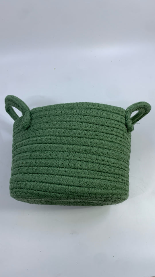 SMALL GREEN COTTON ROPE WOVEN STORAGE BASKET W/HANDLES.