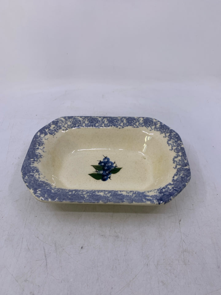 BEIGE W/ PAINTED BLUEBERRIES BLUE SPONGE RIM.