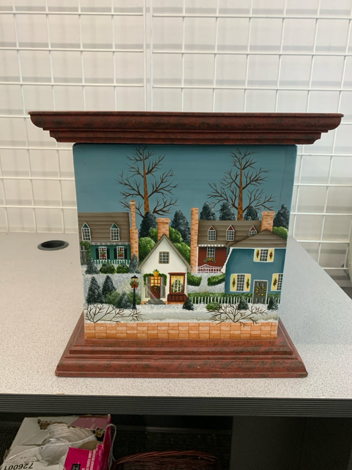 WILLIAMSBURG HAND-PAINTED STORAGE BOX W/LID.