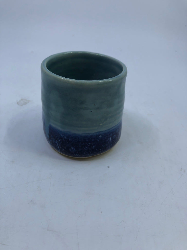 2 TONED BLUE SMALL PLANTER.