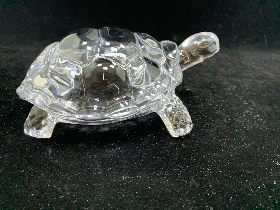 GLASS TURTLE FIGURINE.