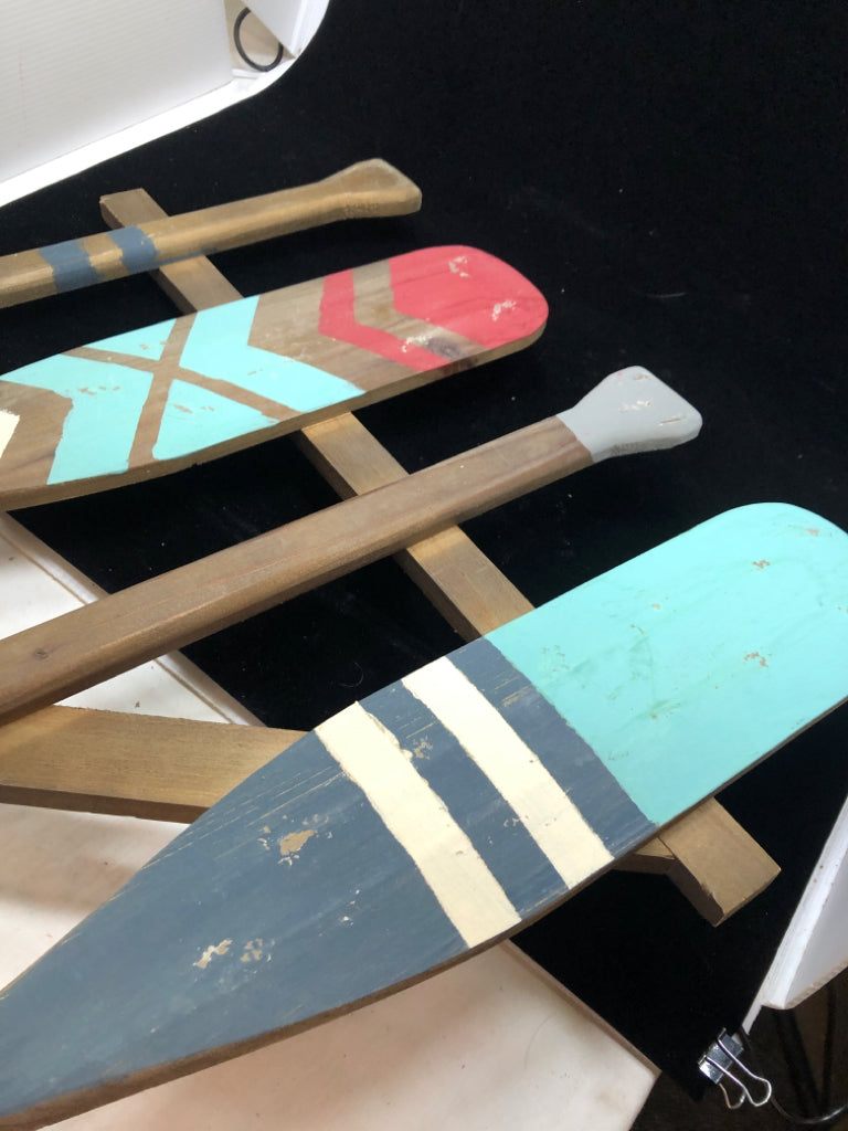 PAINTED WOODEN OAR WALL-HANGING.