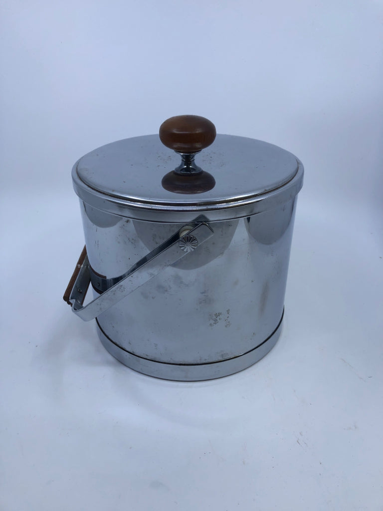 VTG SILVER ICE BUCKET W HANDLE.
