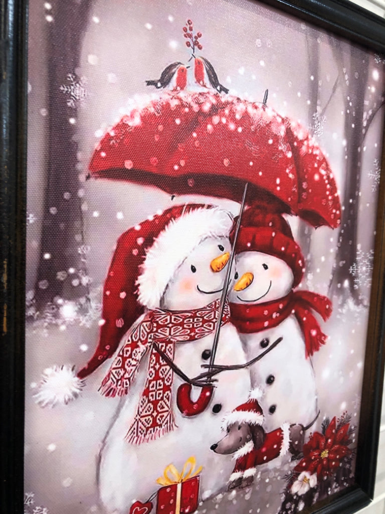 TWO SNOWMEN HUGGING IN DRK FRAME.