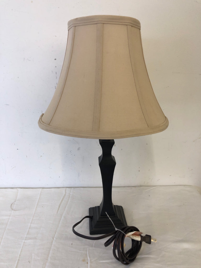 BLACK BASE TAN SHADE LAMP.