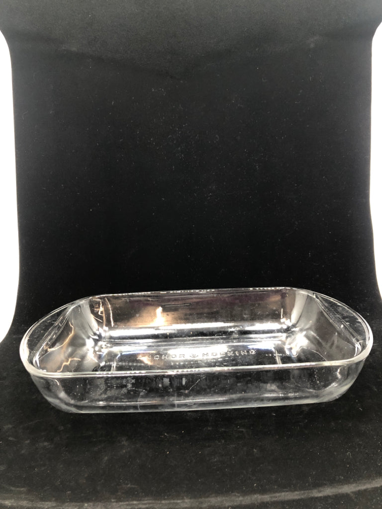 CLEAR GLASS BAKING DISH.
