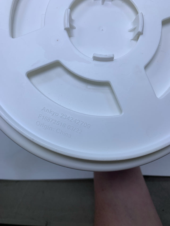 PLASTIC LAZY SUSAN W/ COLORFUL REMOVABLE SLOTS.