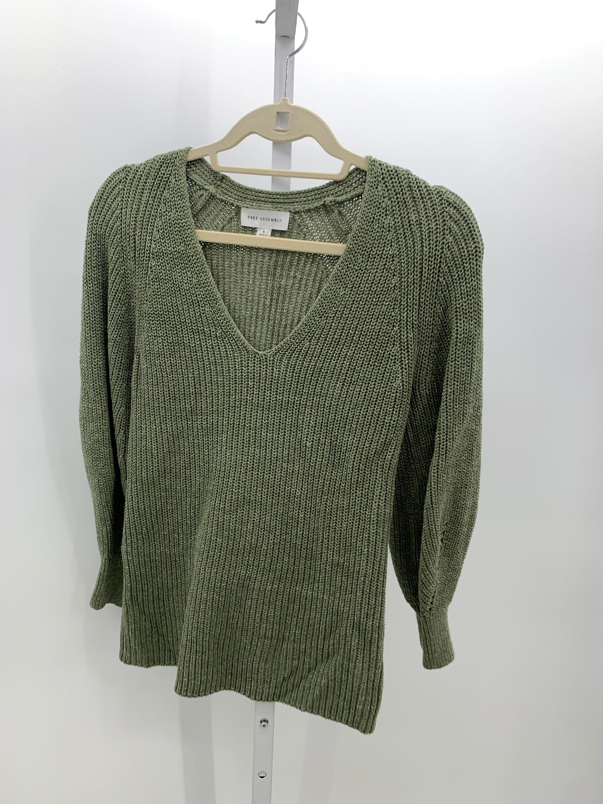Free Assembly Size Small Misses Long Slv Sweater