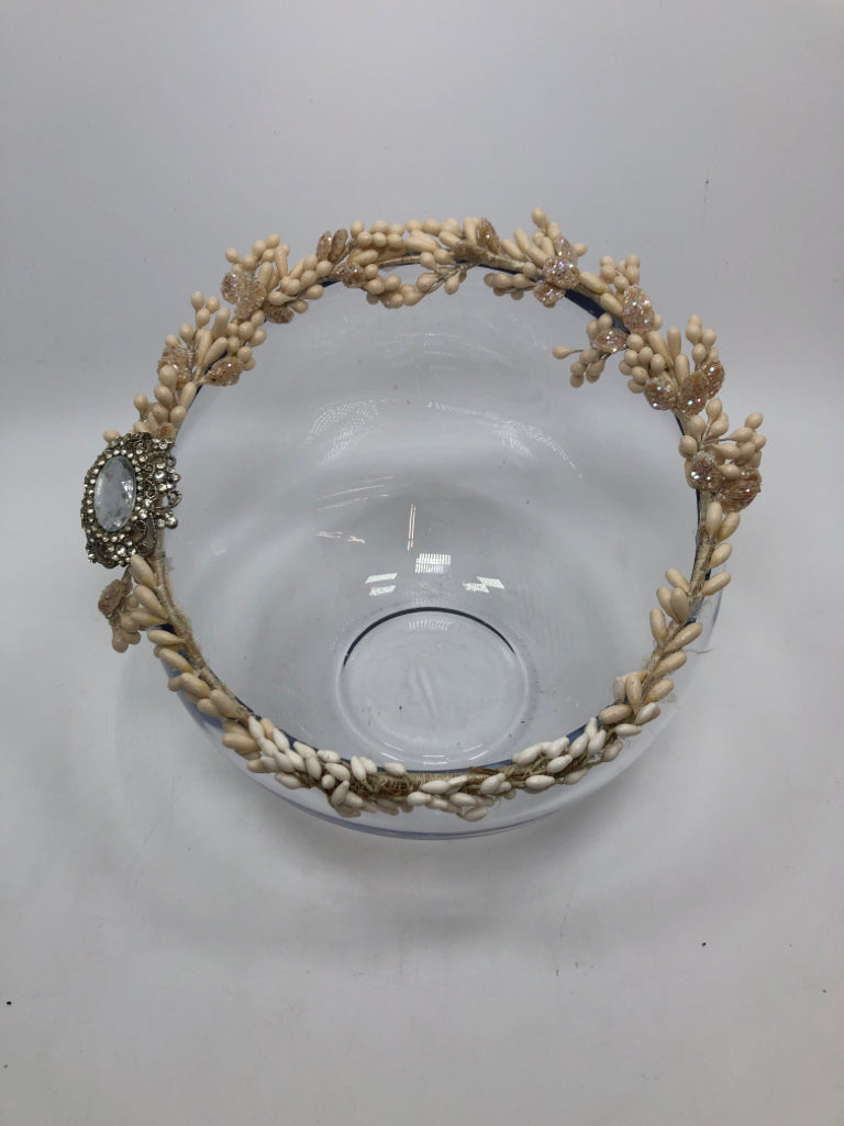 WHITE PIP GLASS BOWL W/GEM.