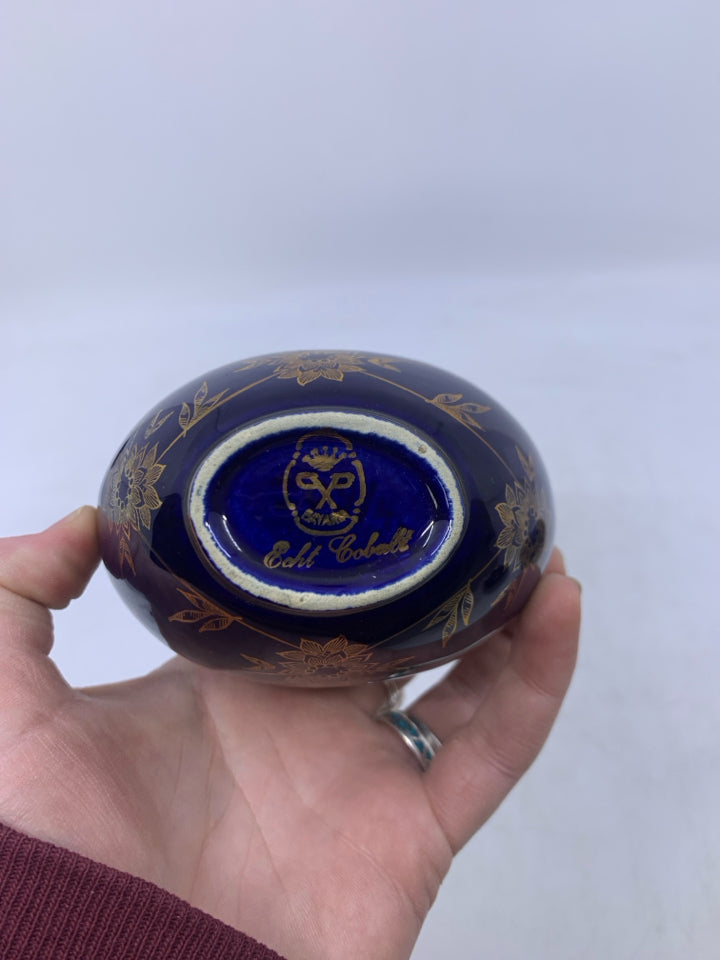 COBALT BLUE VASE W/ SHORT NECK GOLD FLORAL DESIGNS.