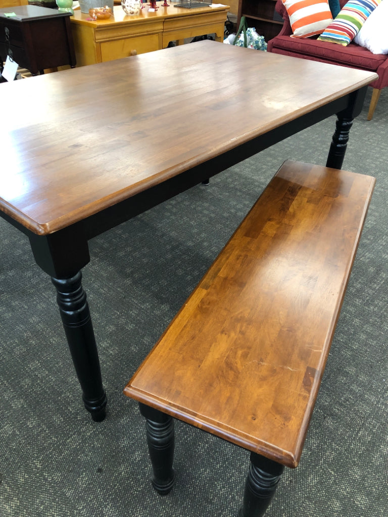 DK WOOD TOP TABLE W/BLACK BASE + 2 BENCHES.