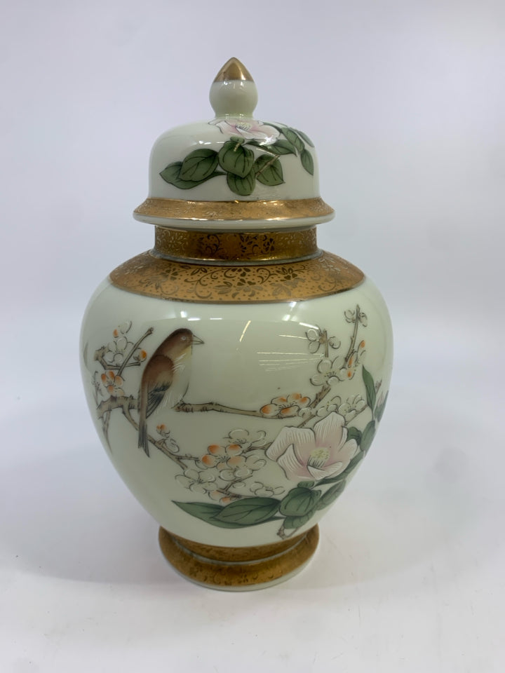 WHITE FLOWER PORCELAIN URN W/GOLD TRIM.