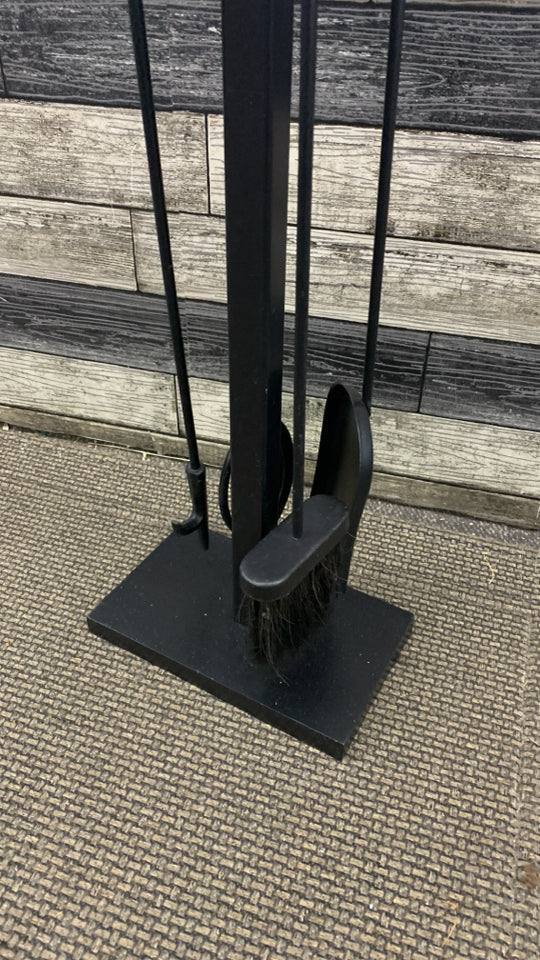4PC FIREPLACE TOOL W/FAUX LEATHER HANDLE.