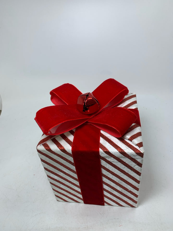 FAUX RED/WHITE STRIPED PRESENT.