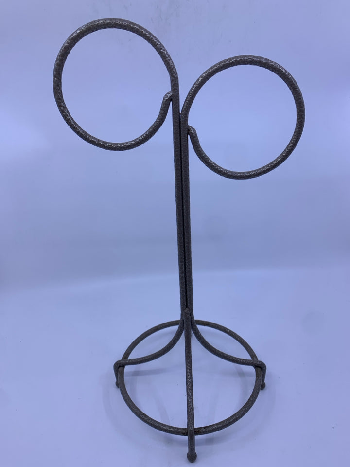 GREY METAL TOWEL HOLDER.