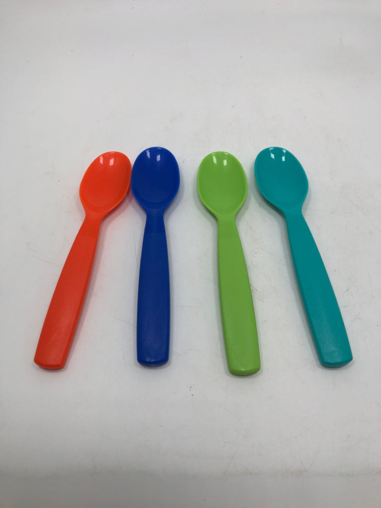 20PC PLASTIC KIDS MULTI COLOR DINNER SET IN BAG.