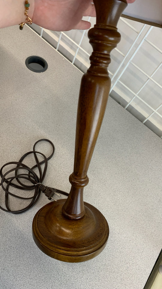 TALL WOODEN TABLE LAMP W/BEIGE SHADE.