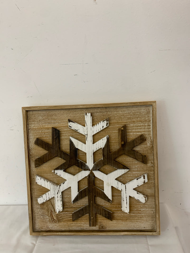 DISTRESSED SNOWFLAKE WALL HANGING.