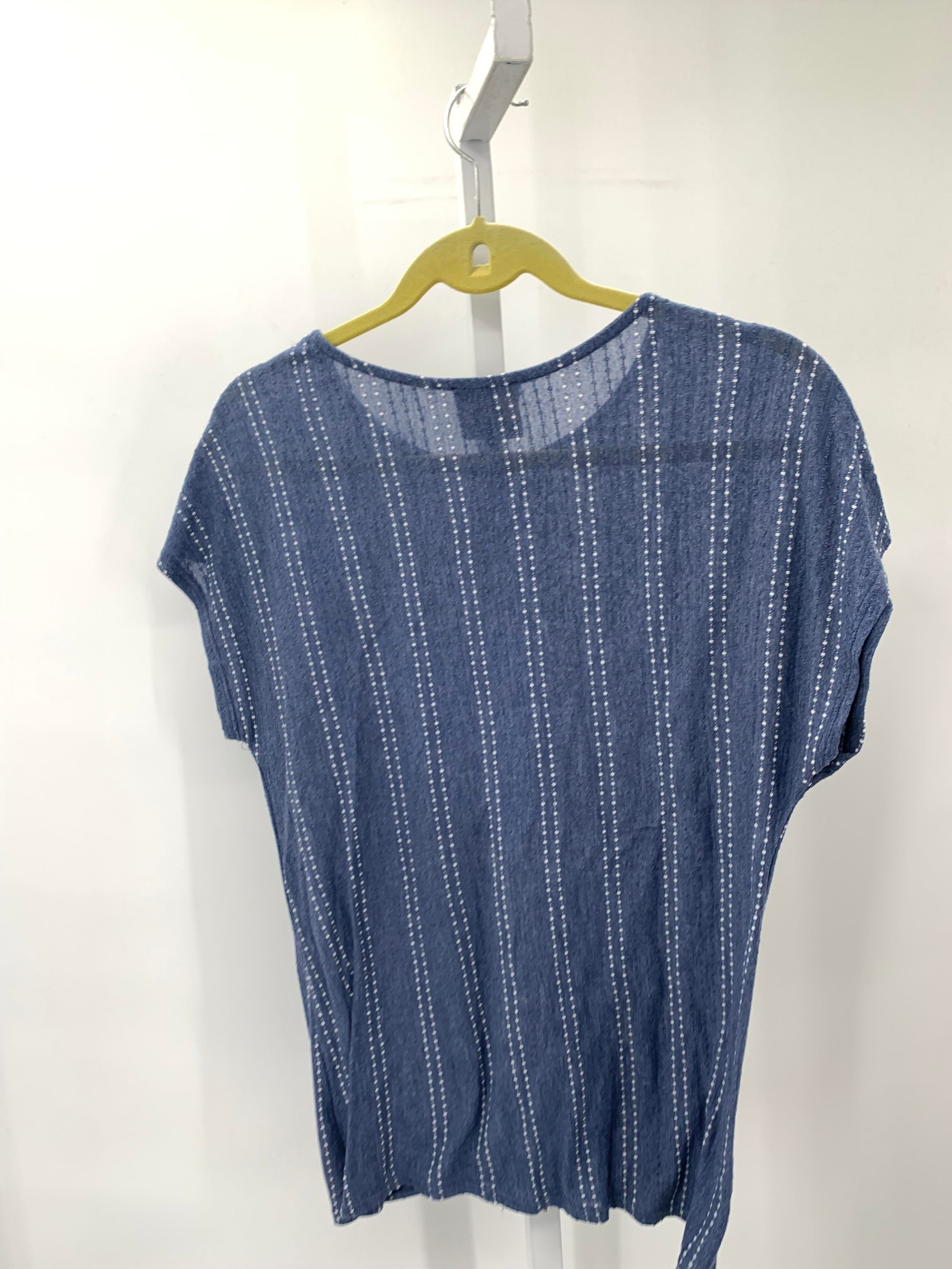 W5 Size Medium Misses Short Sleeve Shirt