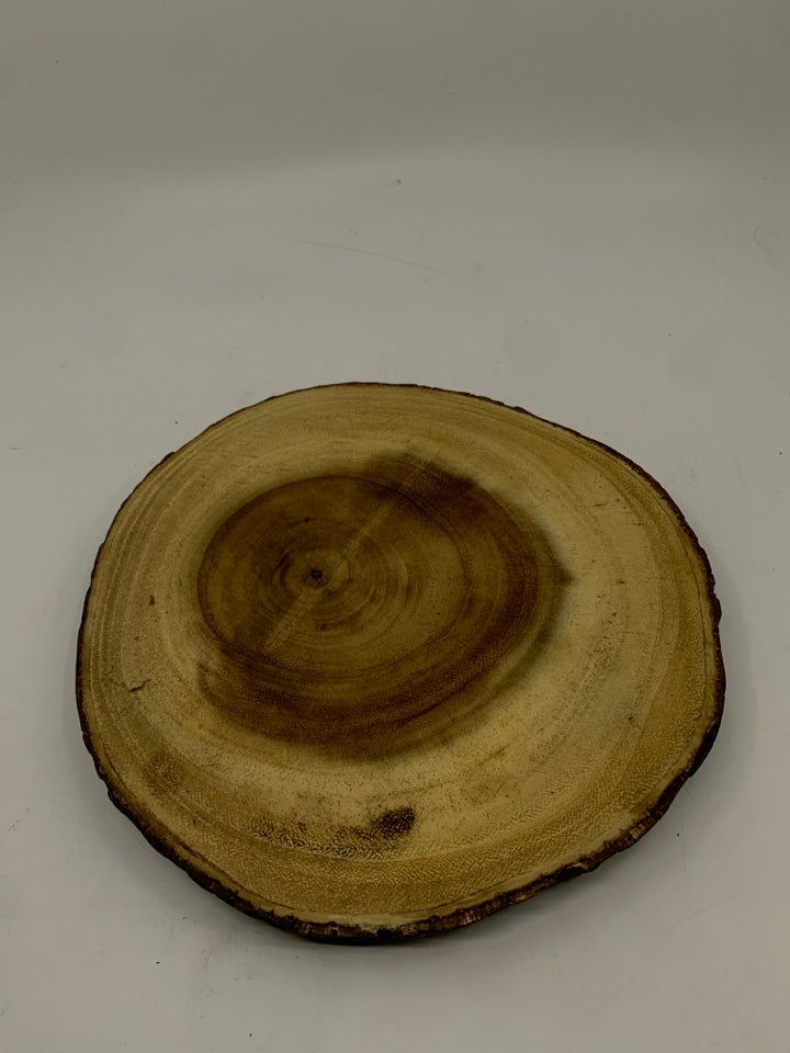 LARGE ROUND WOOD RISER DECOR.