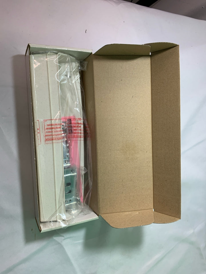 NIB SINK FRONT TRAYS.