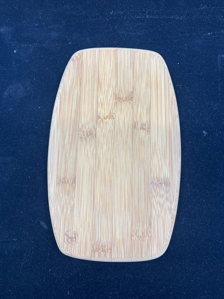 SMALL BAMBOO WOOD CUTTING BOARD.