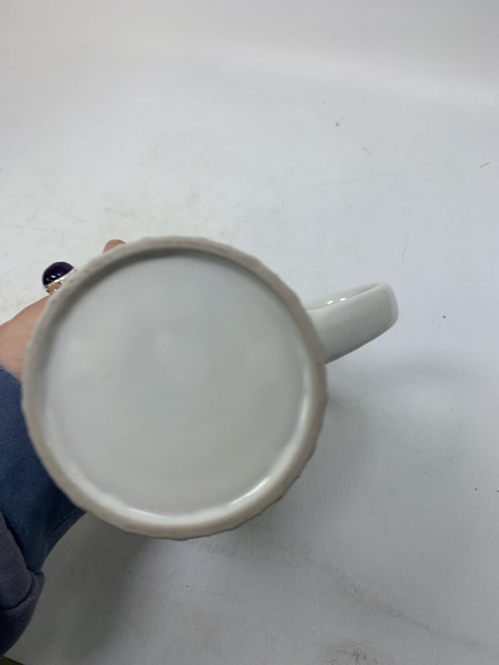 TEXTURED HELLO GORGEOUS MUG.