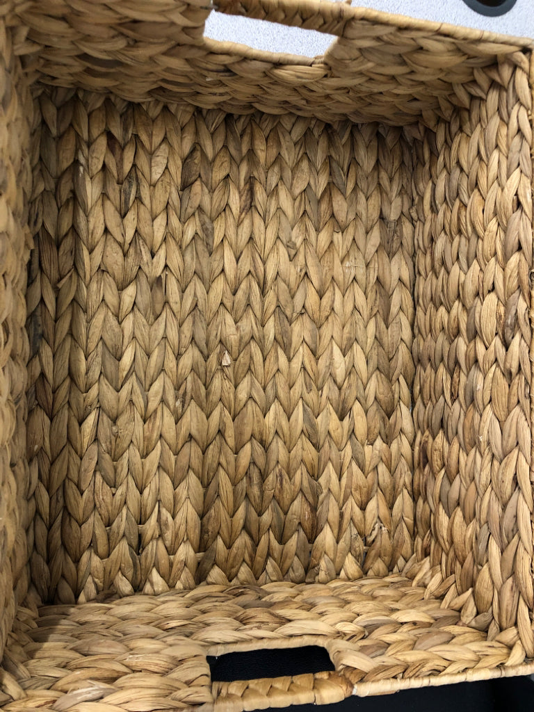 RECTANGLE WOVEN BASKET.