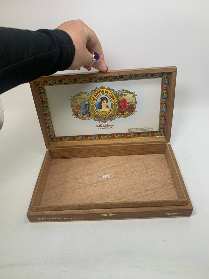 LA AROMA DE CUBA WOOD CIGAR BOX.