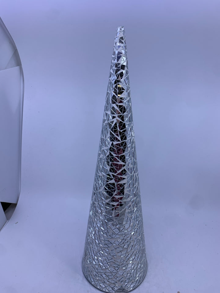 MIRROR MOSAIC POINTY TREE.