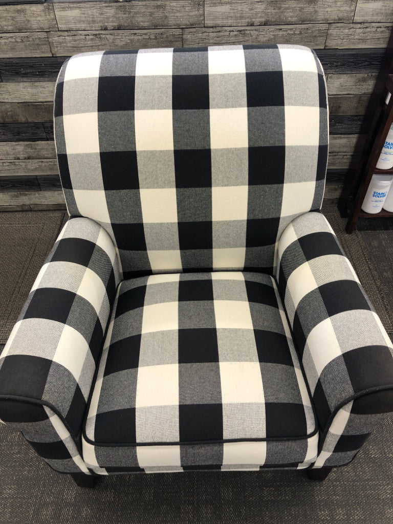 PIER 1 BUFFALO PLAID ACCENT CHAIR.