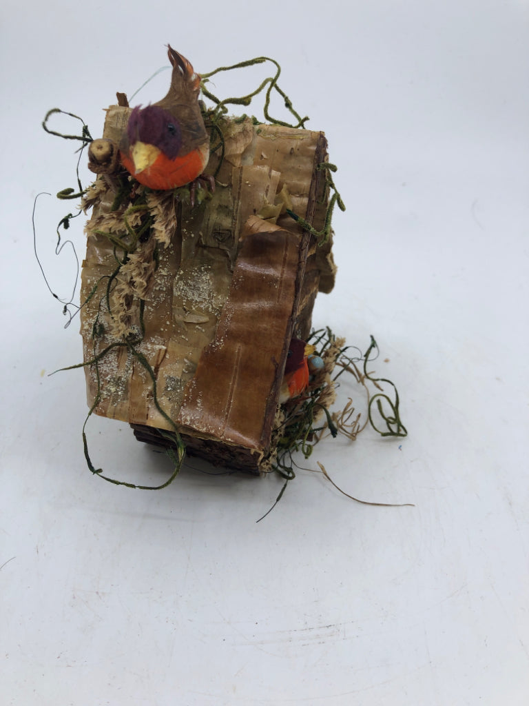 RUSTIC BIRDHOUSE.