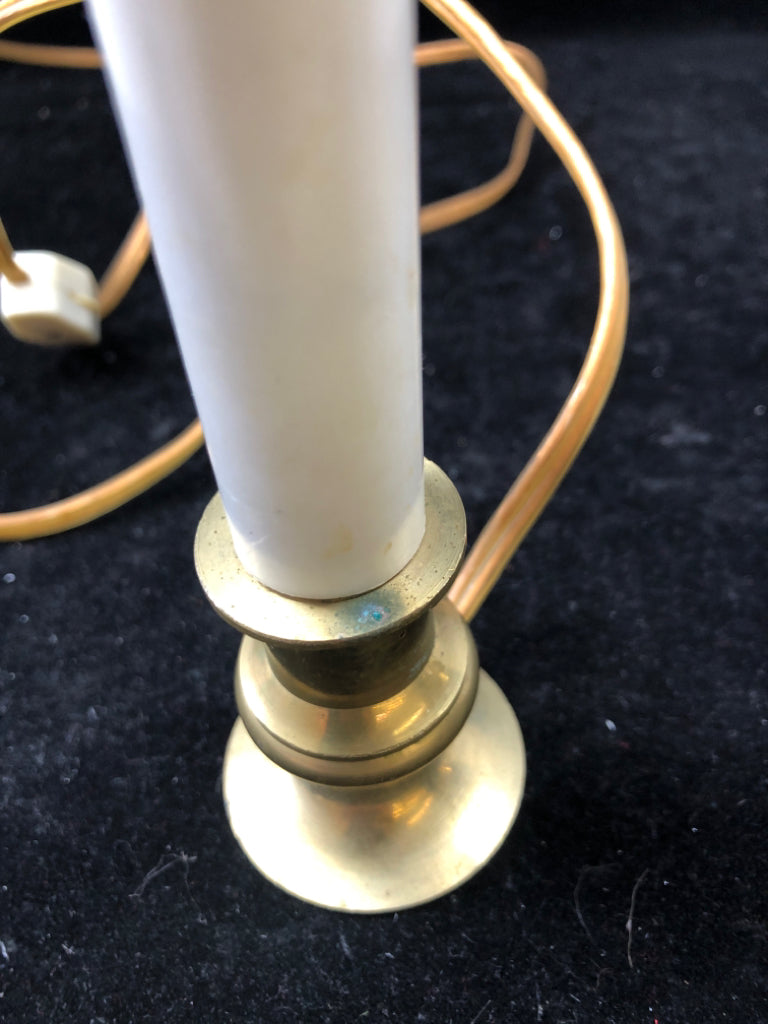 WHITE PLUG IN WINDOW CANDLE.