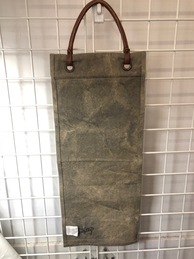 HOME GREY FABRIC WALL HANGING.