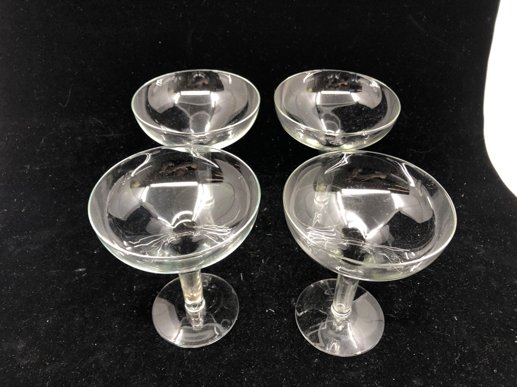 4 GLASS COUPE CHAMPAGNE GLASSES.