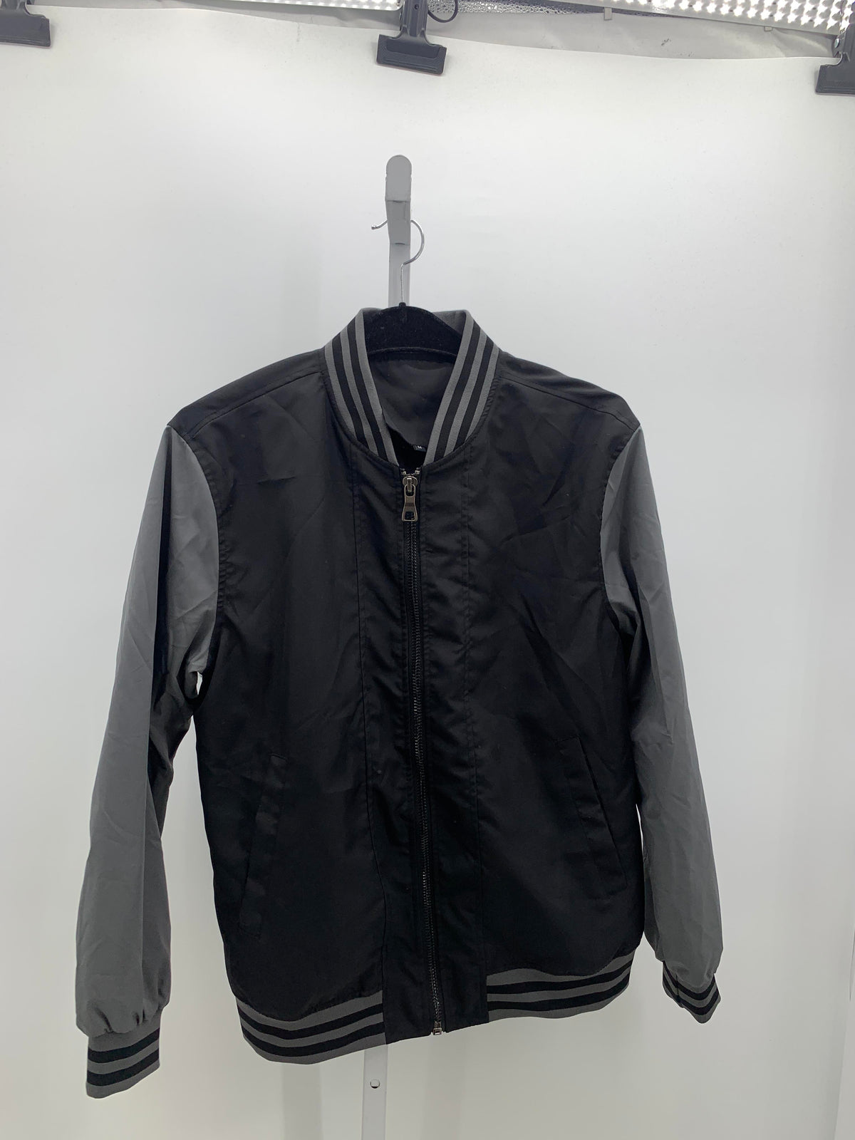GREY LINES ZIP UP.