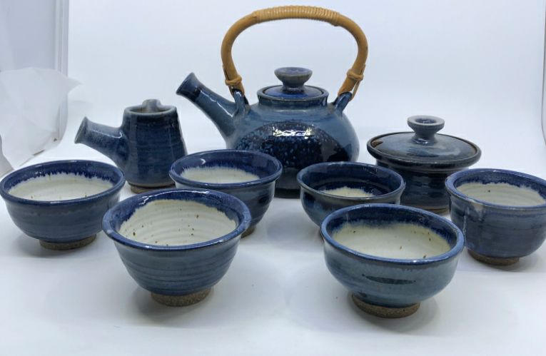 9pc POTTERY TEA SET: 6 CUPS, TEAPOT, SUG, CREAMER.