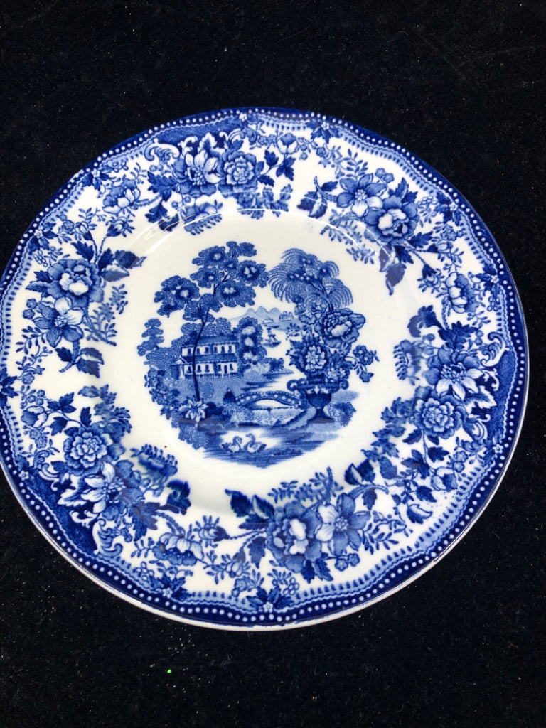 7 VTG BLUE/WHITE LUNCH PLATES.