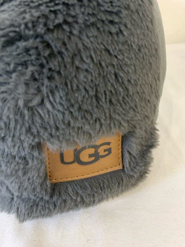 UGG GREY SITTING PILLOW.