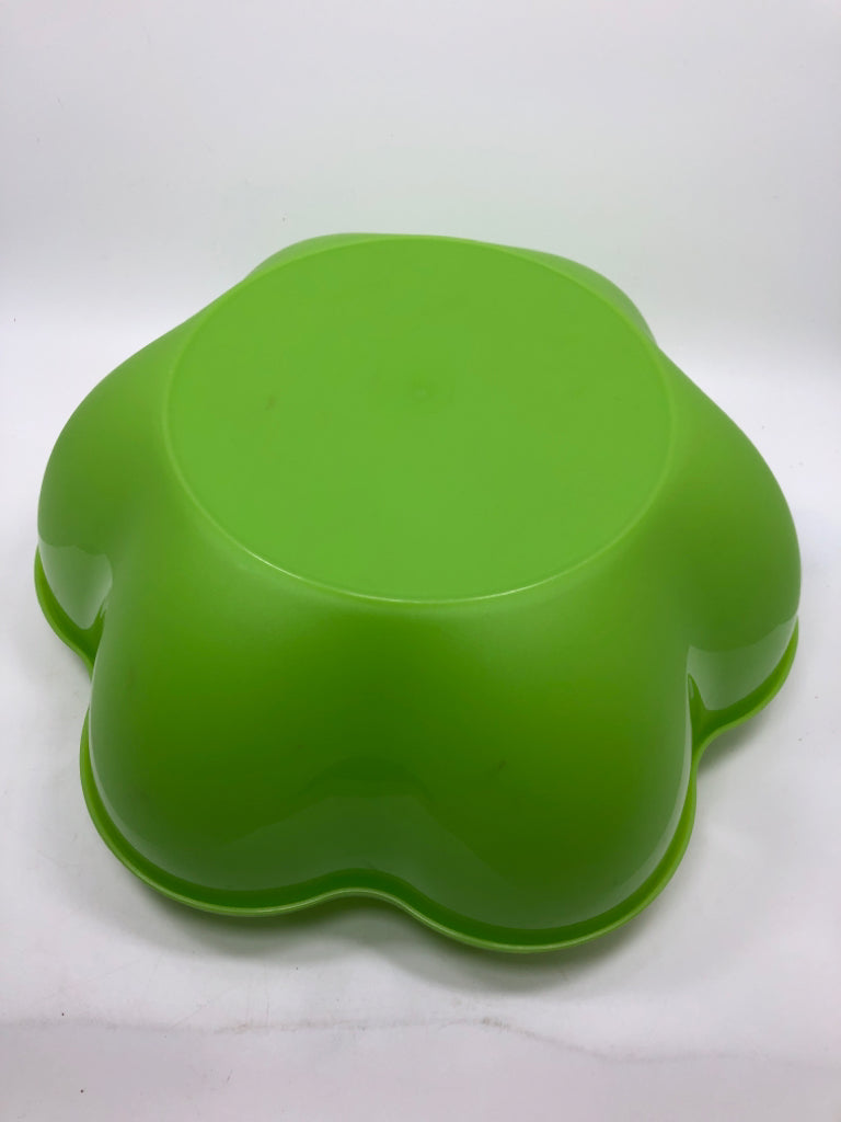 LIME GREEN COVERED SERVING BOWL.