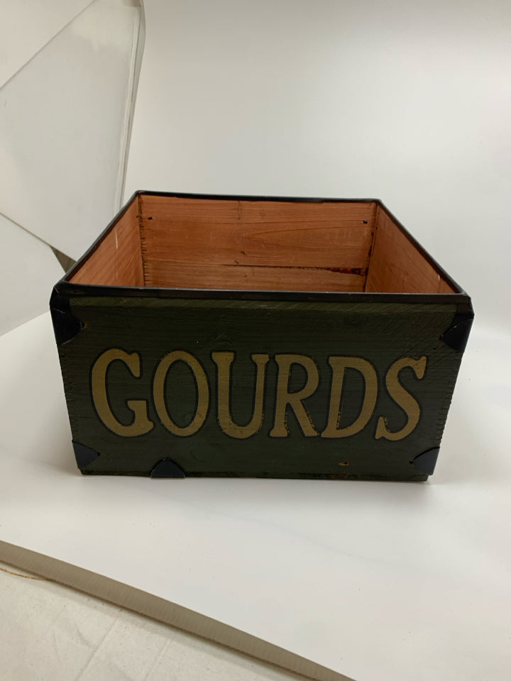 PRIMITIVE GOURDS WOODEN DECORATIVE BOX.
