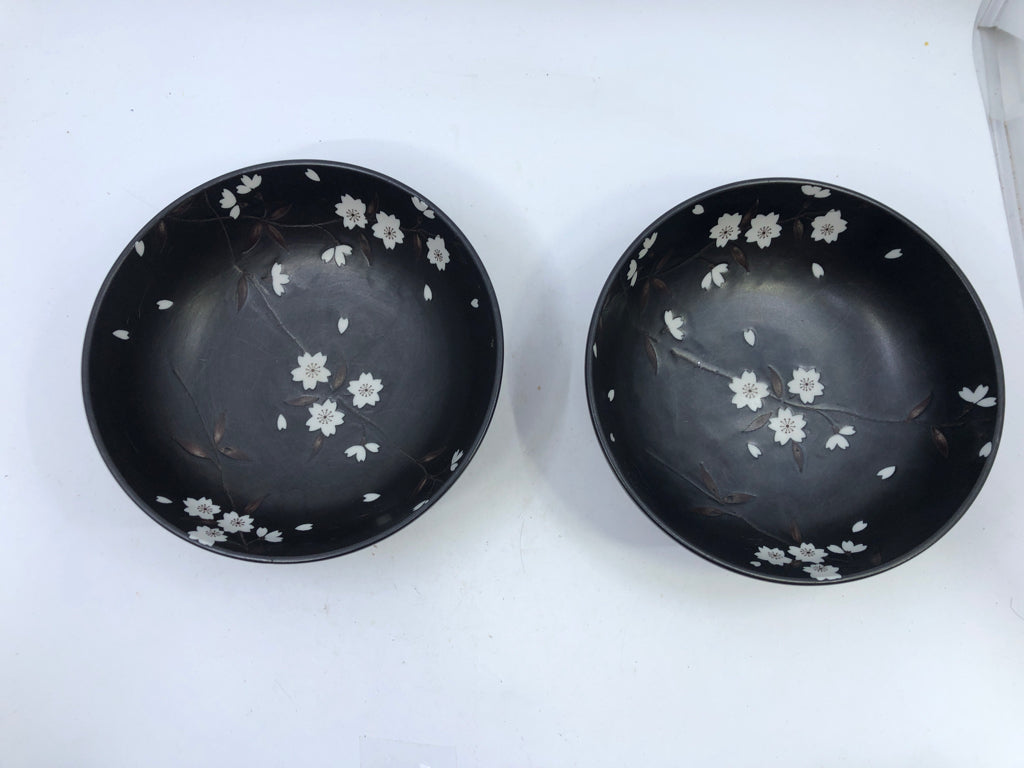 2 WHITE FLOWER BOWLS.