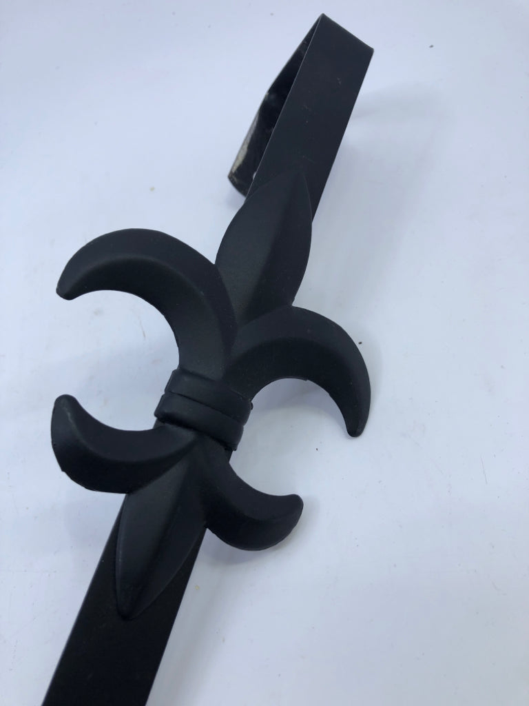 BLACK WREATH OVER DOOR HANGER.