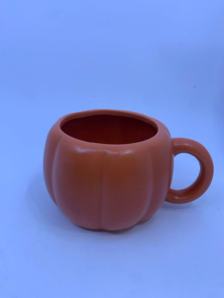 2 PUMPKIN MUGS.