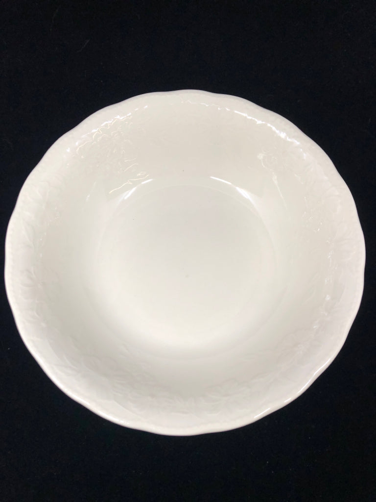 TABLEMATES CREAM SERVING BOWL W/EMBOSSED FLOWERS.