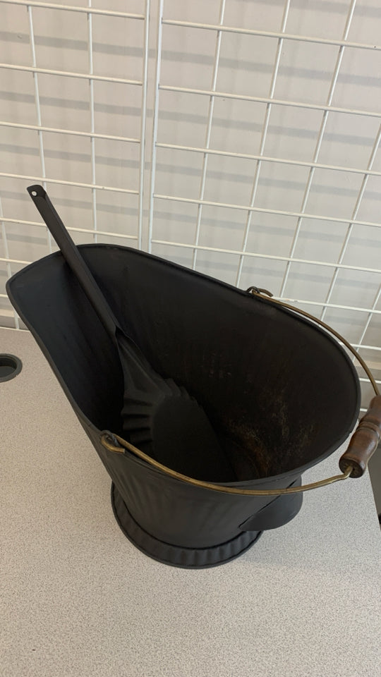 MATTE BLACK METAL COAL HOD W/SHOVEL.