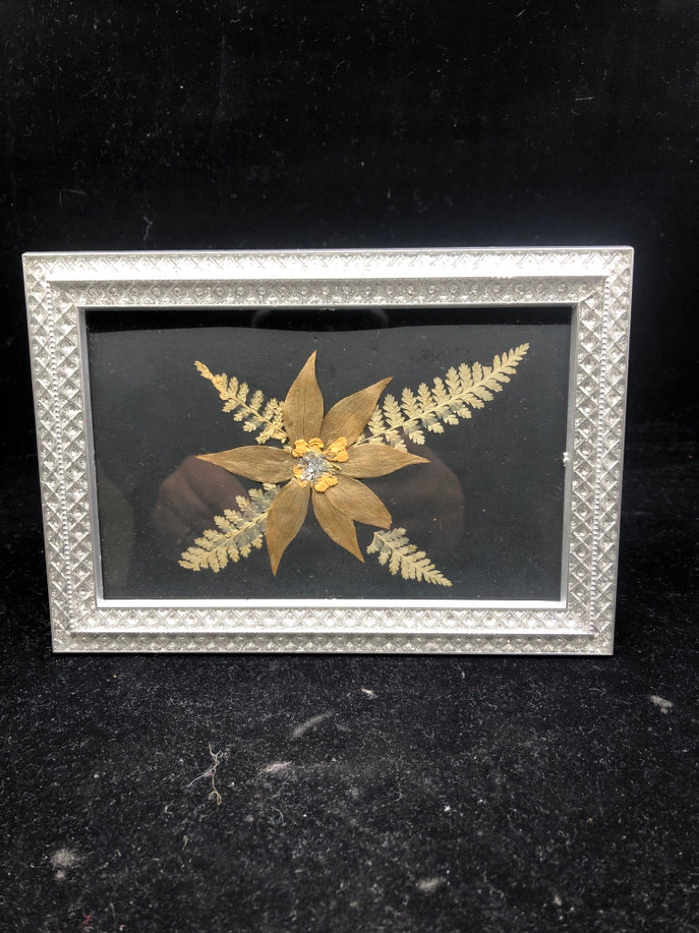 DRIED FERN W FLOWER AND GLITTER FRAME.