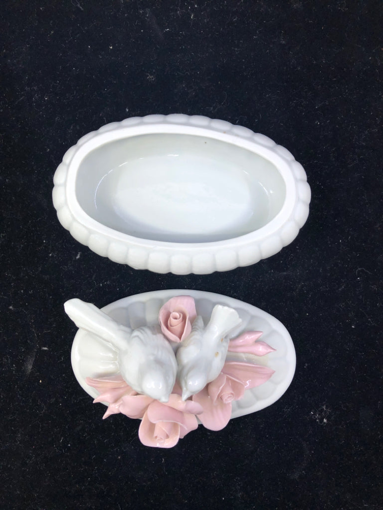 FINE PORCELAIN WHITE TRINKET BOX W/REMOVABLE COVER 2 BIRDS AND PINK FLOWERS.