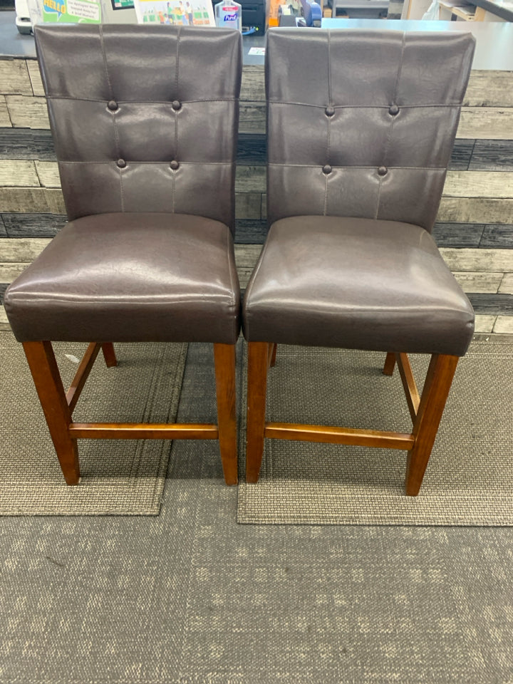 2 BROWN FAUX LEATHER BAR STOOLS.